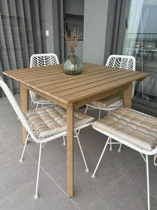 Mesa exterior madera de Sklum. Como nueva.