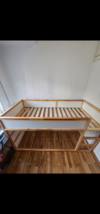 Cama Alta IKEA madera, perfecto estado. Casi nueva