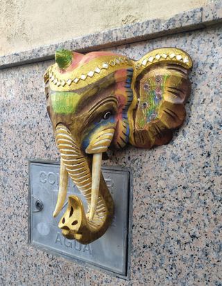 Cabeza de Elefante Tallada en Madera