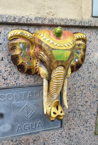 Cabeza de Elefante Tallada en Madera