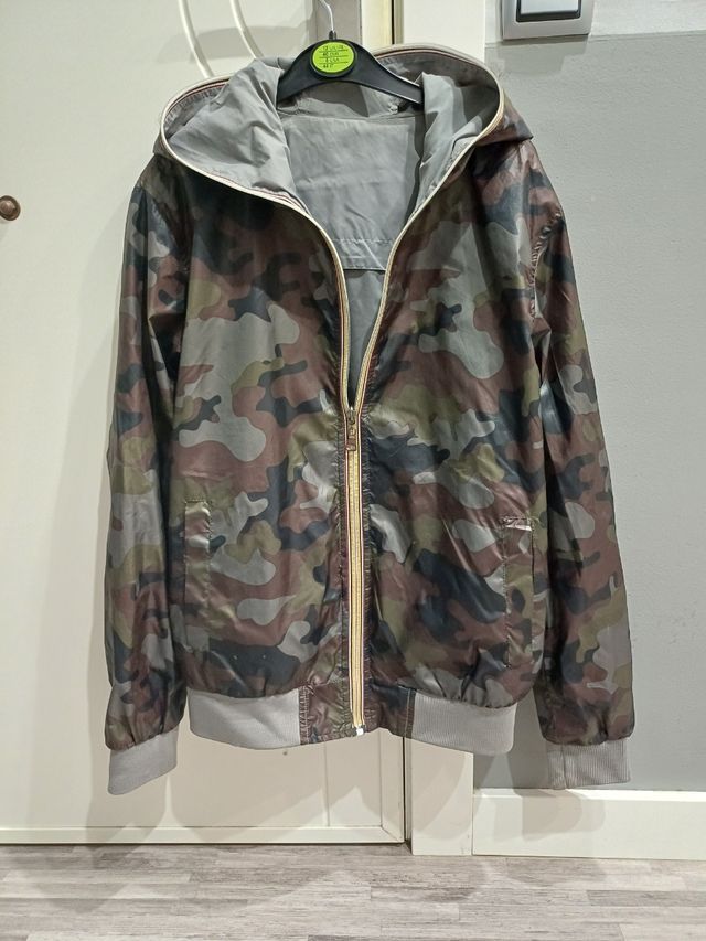 Cazadora deportiva reversible camuflaje talla 14