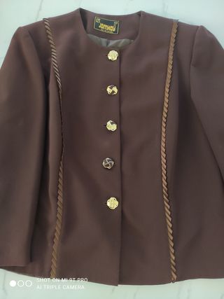 Traje falda marrón