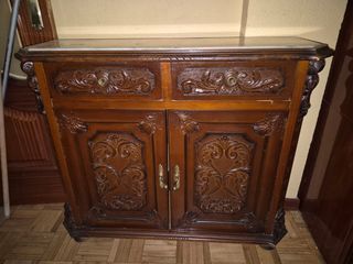 Mueble antiguo madera tallada