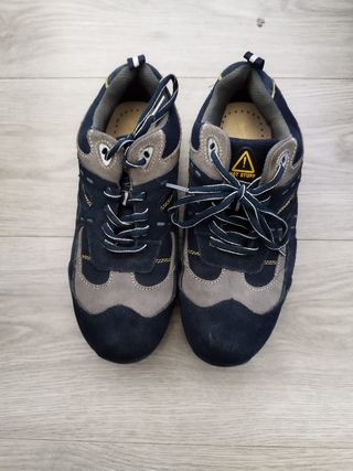 Zapatos de seguridad.