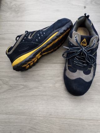 Zapatos de seguridad.