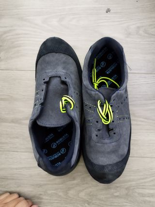 Zapatos de seguridad.