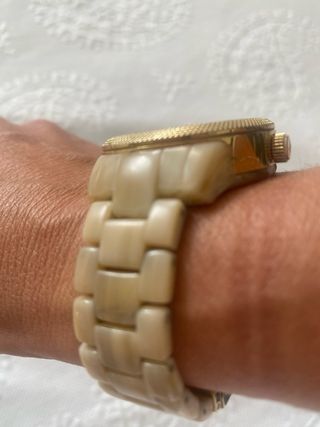 Reloj Michael Kors beige y dorado