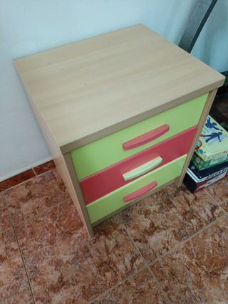 Mesita noche infantil - Rojo y Amarillo_ verde