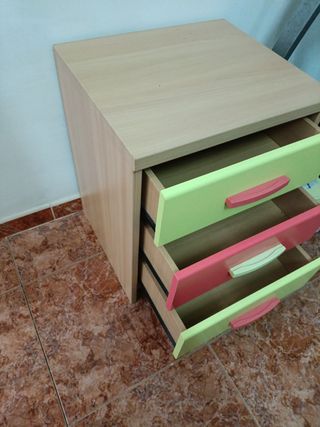 Mesita noche infantil - Rojo y Amarillo_ verde
