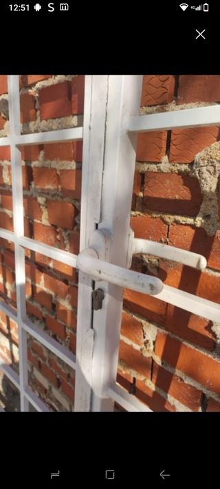 2 Puertas reja blancas