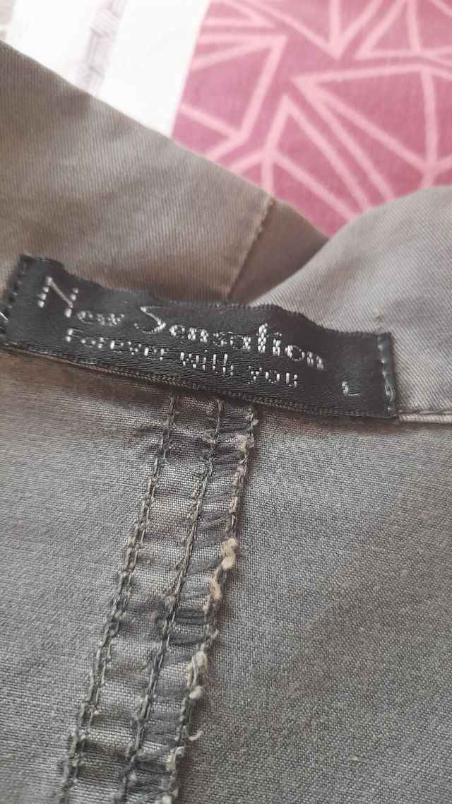 Chaqueta tipo militar verde con decoración bordada