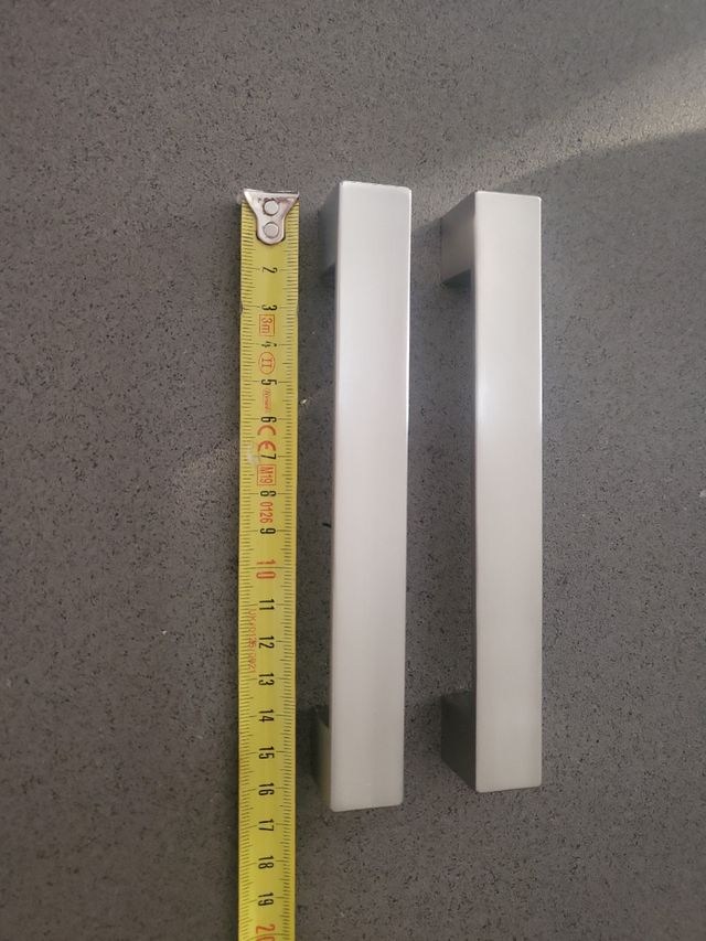 Tiradores metálicos 15cm