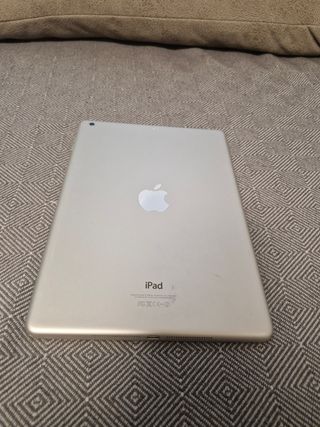 iPad blanco - Tablet incluye cargador y funda