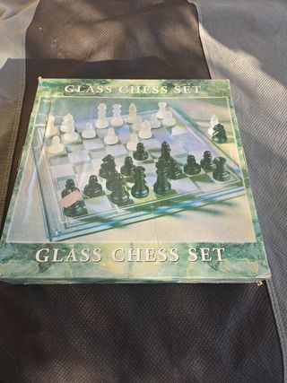 Juego de ajedrez de cristal
Nuevo por estrenar.