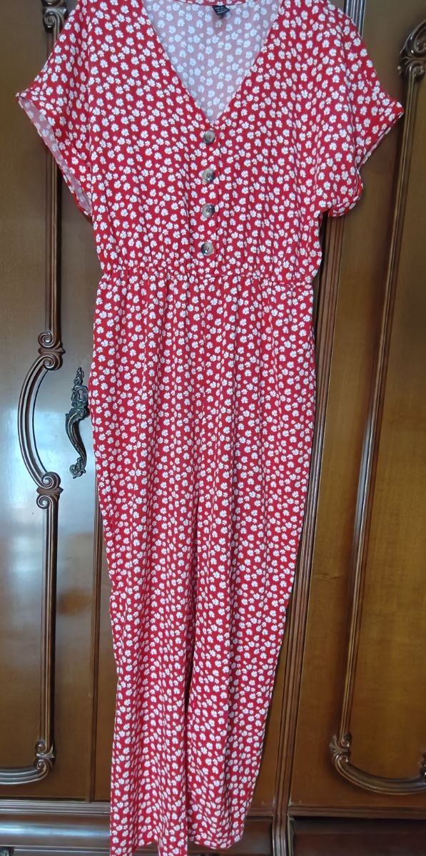 Mono rojo estampado flores