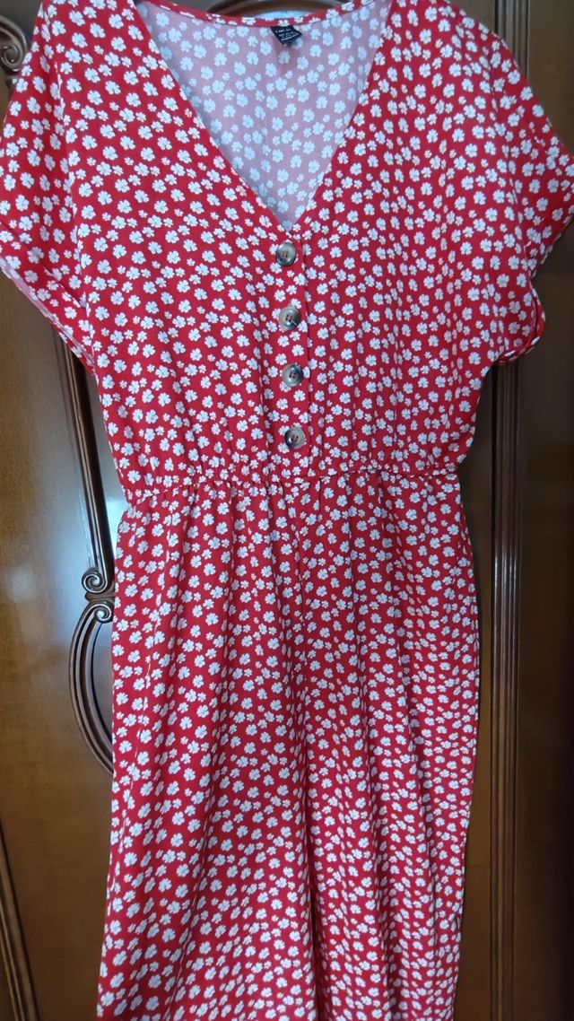 Mono rojo estampado flores