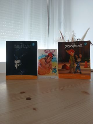 Libros:
 Zotopía - Maleficient - Aladdin and the l