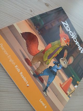 Libros:
 Zotopía - Maleficient - Aladdin and the l