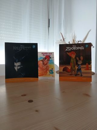 Libros:
 Zotopía - Maleficient - Aladdin and the l