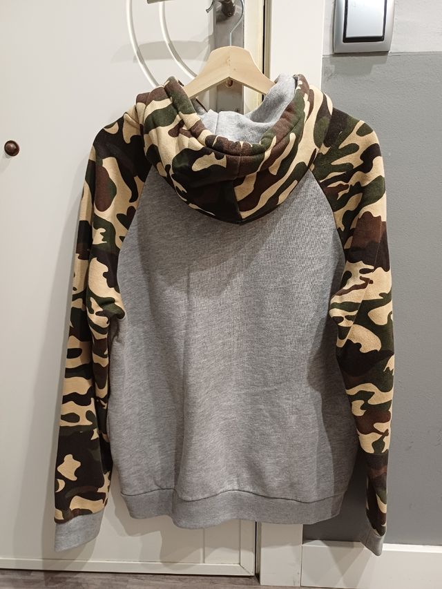 Sudadera Bershka camuflaje - Talla M