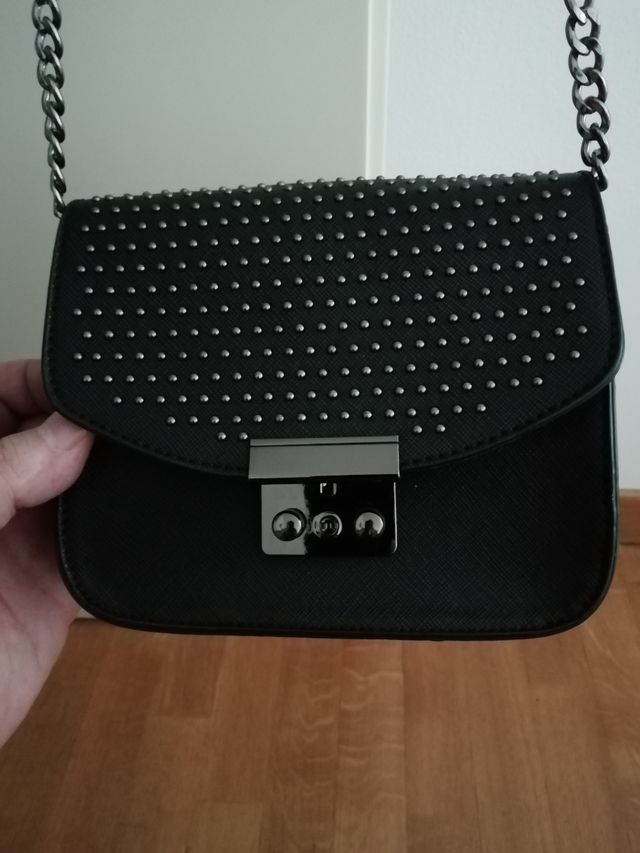 Borsa a tracolla nera borchie