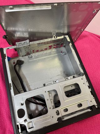 HP ProDesk - Caja PC
caja de ordenador vacía 
