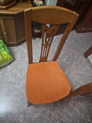Mesa comedor y 4 sillas madera a juego