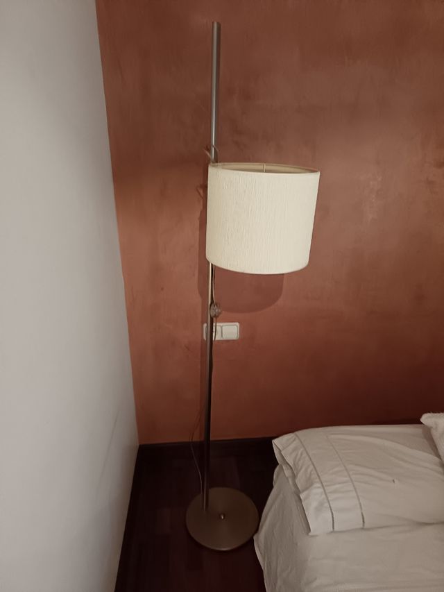 Lámpara de pie moderna Se puede graduar la altura