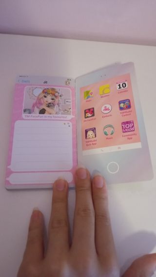 Monedero y móvil de Top Model