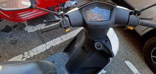 Scooter Peugeot Kisbee, (8.622km, año 19/05/2015).