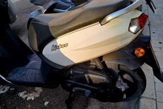 Scooter Peugeot Kisbee, (8.622km, año 19/05/2015).