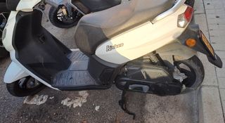 Scooter Peugeot Kisbee, (8.622km, año 19/05/2015).