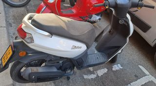 Scooter Peugeot Kisbee, (8.622km, año 19/05/2015).