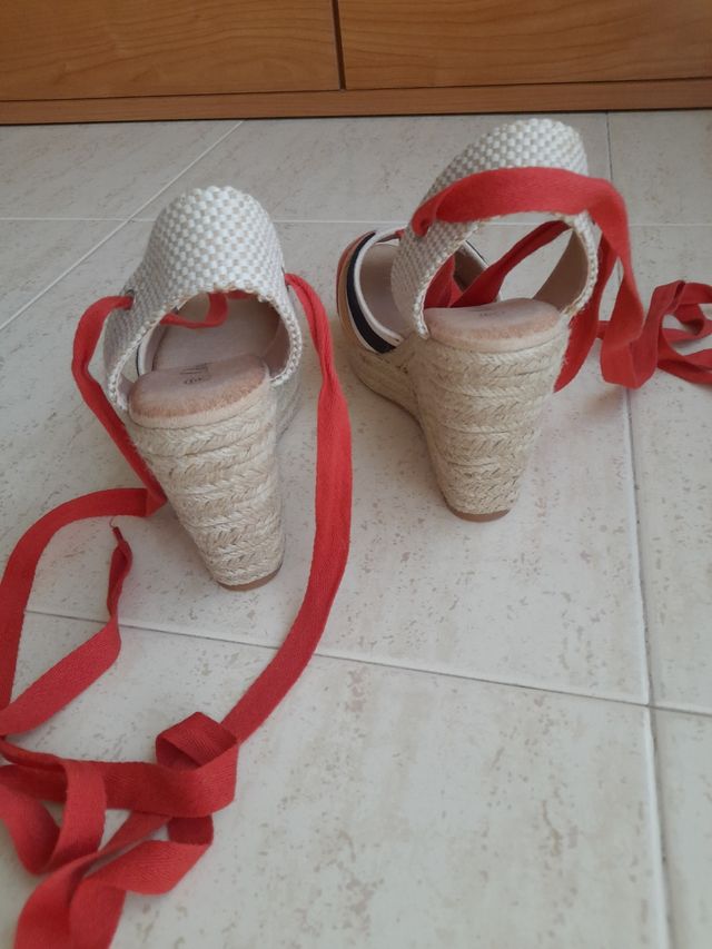 Zapatos cuña beige y rojo nº39