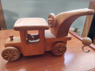 Camión grúa madera vintage