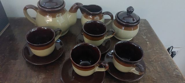 Juego té/café: Tetera, azucarero y 4 tazas