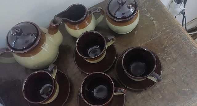 Juego té/café: Tetera, azucarero y 4 tazas