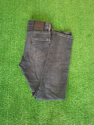 Pantalón Levis Azul COMO NUEVO
TALLA W26 L30