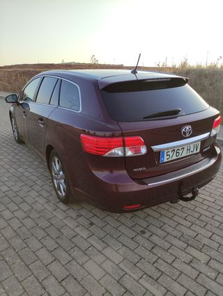 Toyota Avensis 2012