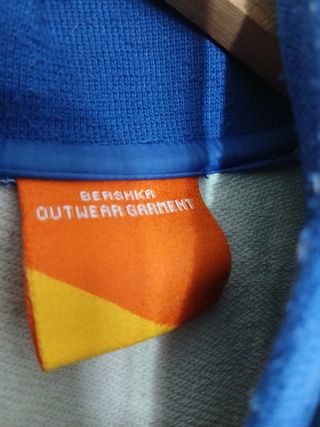 Chaqueta bomber azul y blanca