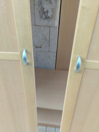 Armario madera beige 2 puertas