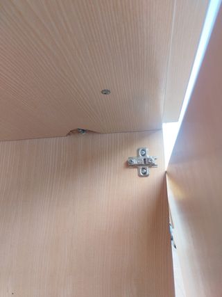 Armario madera beige 2 puertas