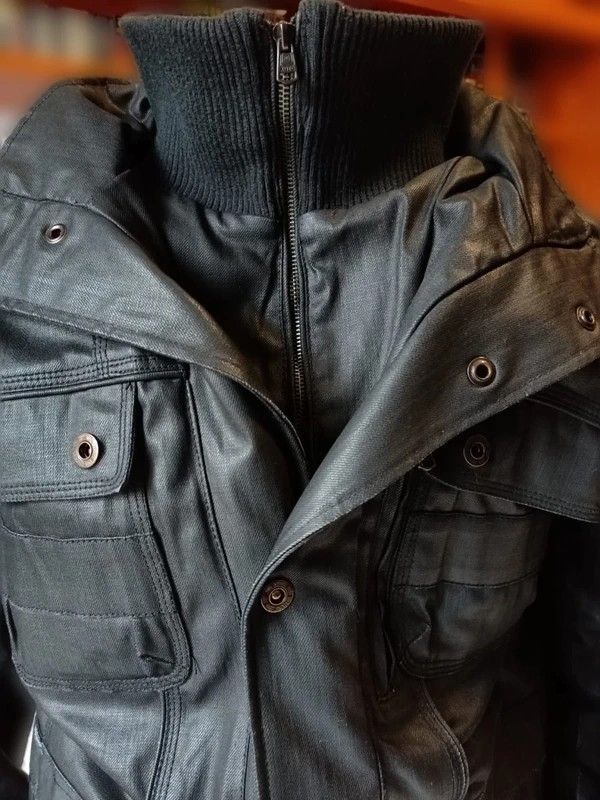 Cazadora de  cuero sintetico de color negro