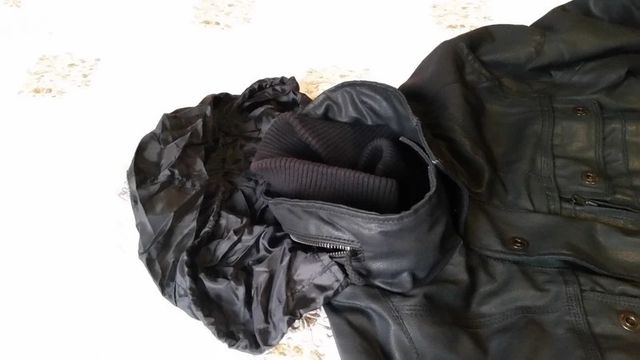 Cazadora de  cuero sintetico de color negro