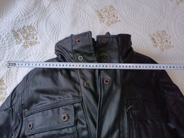 Cazadora de  cuero sintetico de color negro