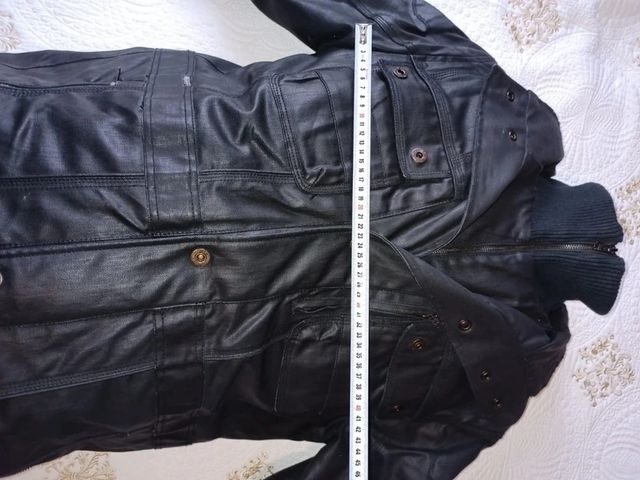 Cazadora de  cuero sintetico de color negro