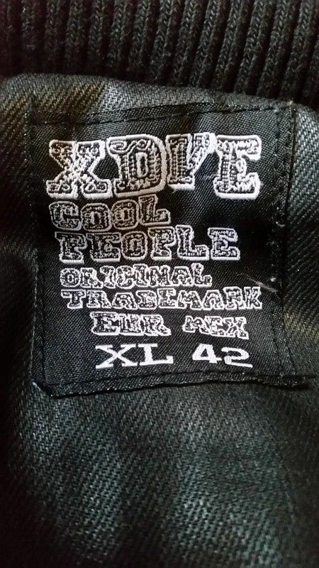 Cazadora de  cuero sintetico de color negro