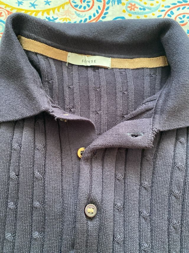 Polo de punto azul marino