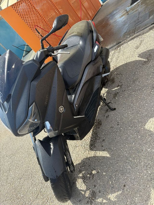Yamaha XMAX 125cc momo design 2016