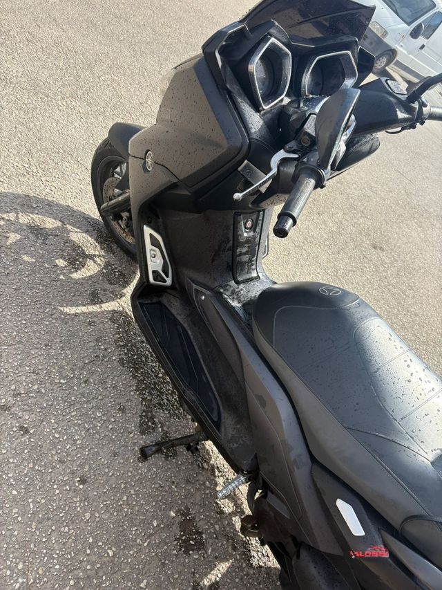 Yamaha XMAX 125cc momo design 2016